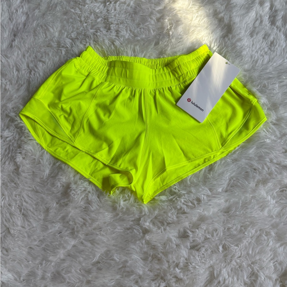 Lululemon Hotty Hot LR Short 2.5 Lined - Yellow Athletic Shorts Moisture-Wicking
